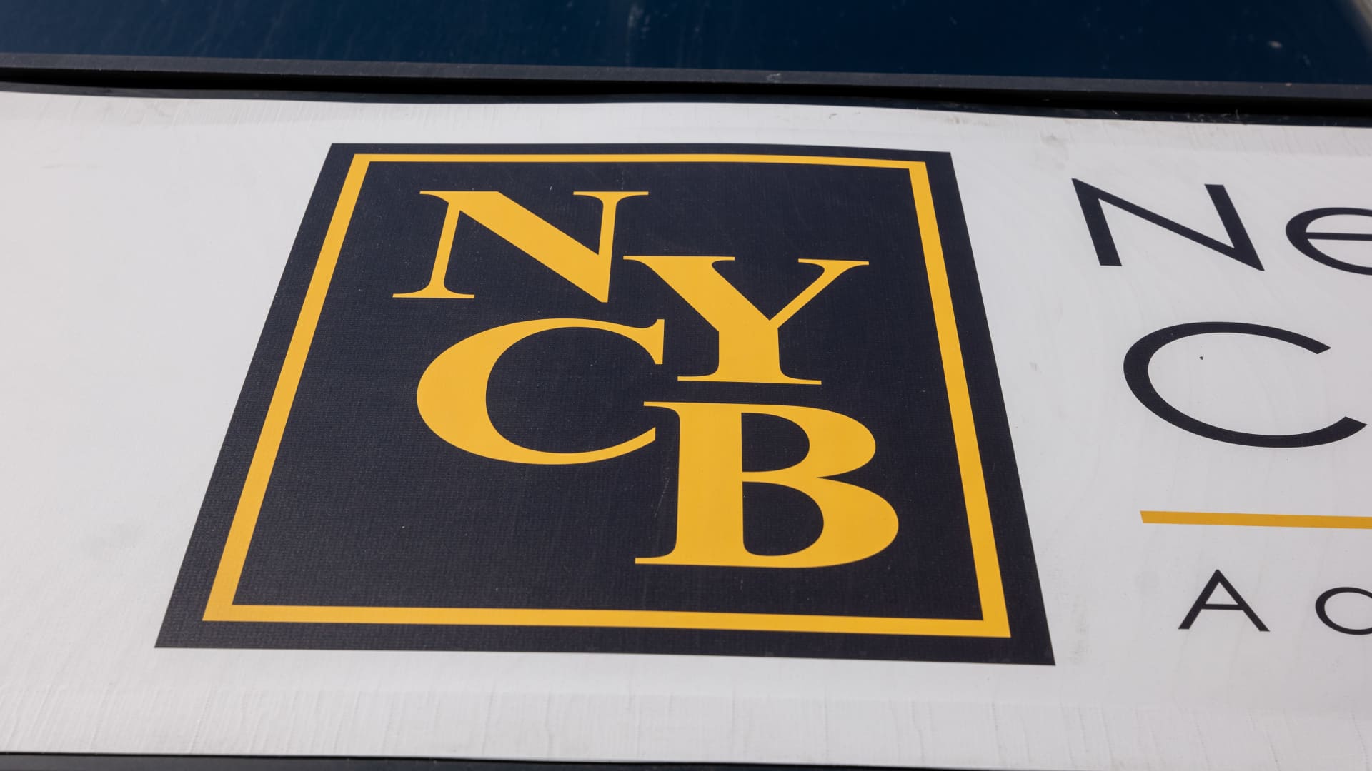 NYCB Stock Falls After Bank Reveals 'Internal Controls' Issue, CEO Change